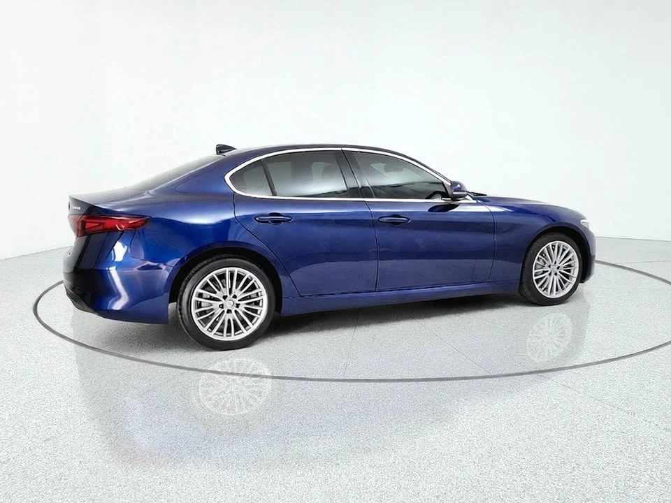 2017 Alfa Romeo Giulia - Image 13 of 20