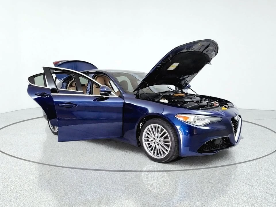 2017 Alfa Romeo Giulia - Image 16 of 20