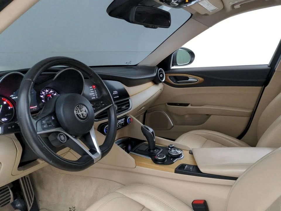 2017 Alfa Romeo Giulia - Image 17 of 20