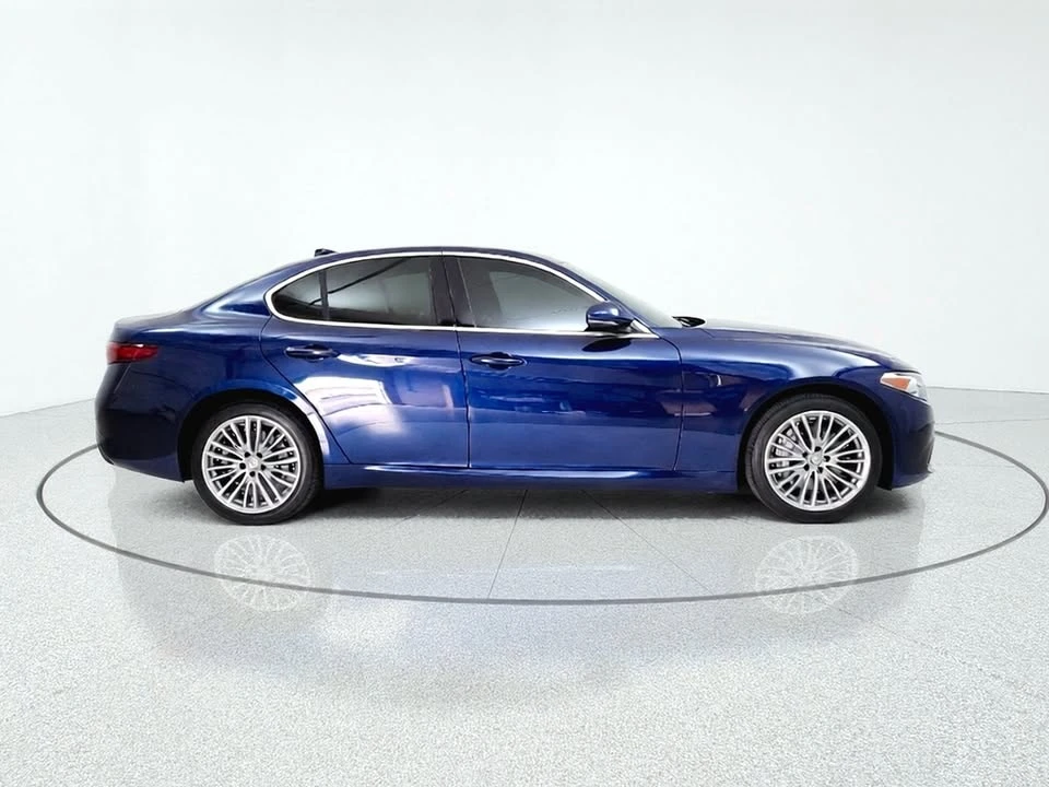 2017 Alfa Romeo Giulia - Image 14 of 20