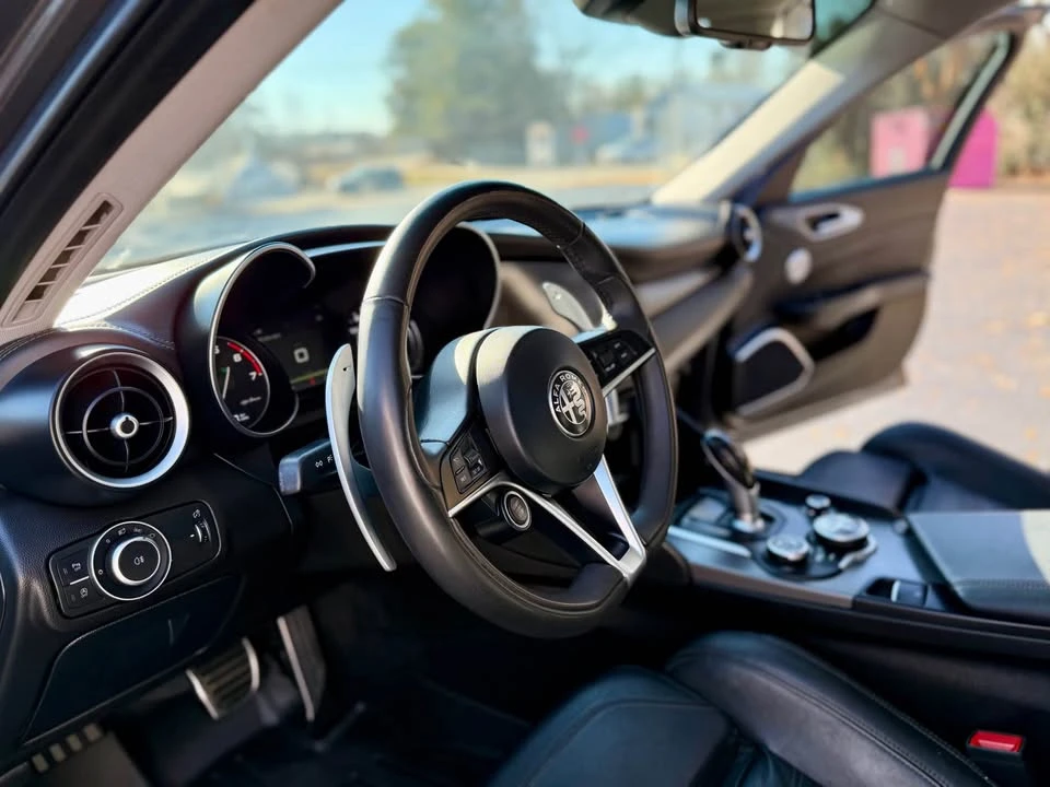 2017 Alfa Romeo Giulia - Image 10 of 20
