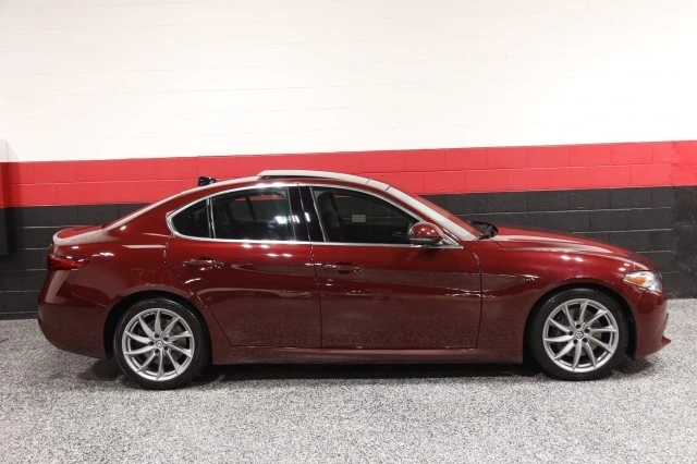 2017 Alfa Romeo Giulia - Image 7 of 24