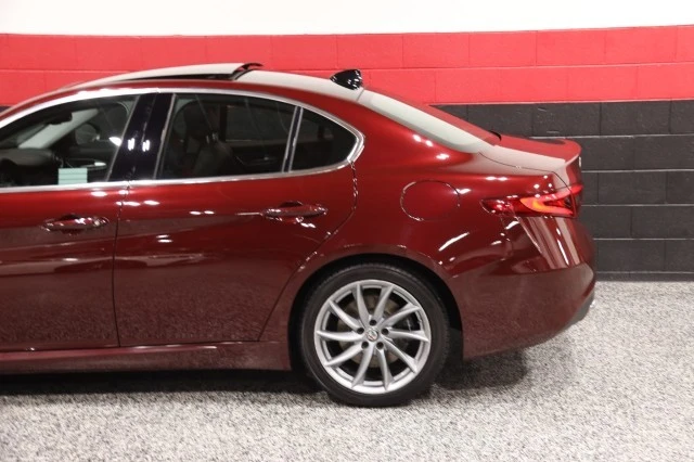 2017 Alfa Romeo Giulia - Image 23 of 24