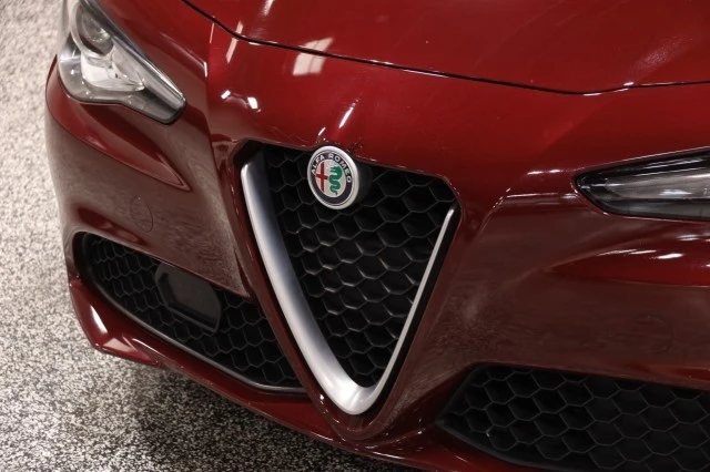 2017 Alfa Romeo Giulia - Image 14 of 24