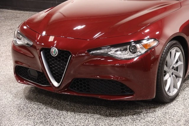 2017 Alfa Romeo Giulia - Image 13 of 24