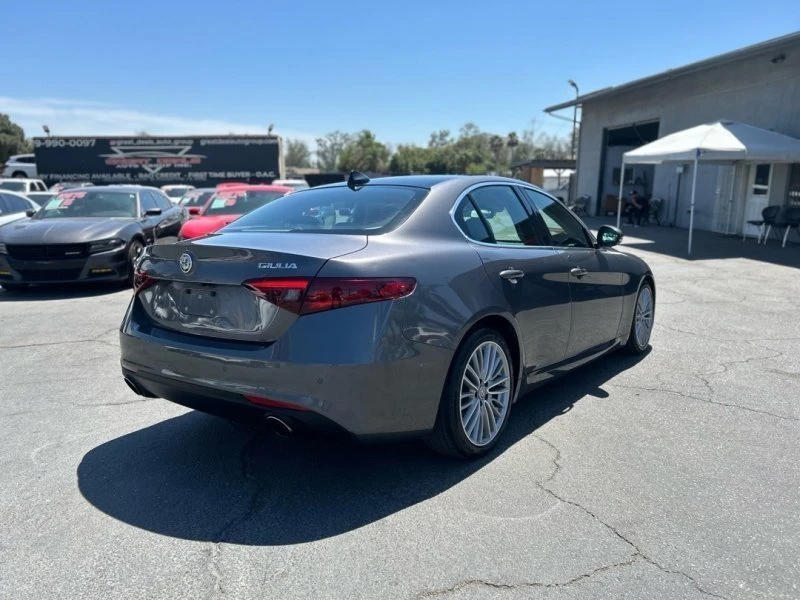 2017 Alfa Romeo Giulia - Image 4 of 11