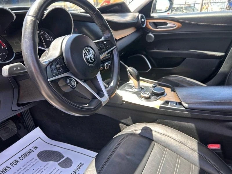 2017 Alfa Romeo Giulia - Image 9 of 11