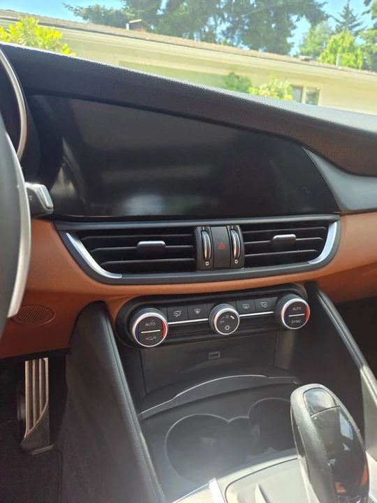 2017 Alfa Romeo Giulia - Image 14 of 19