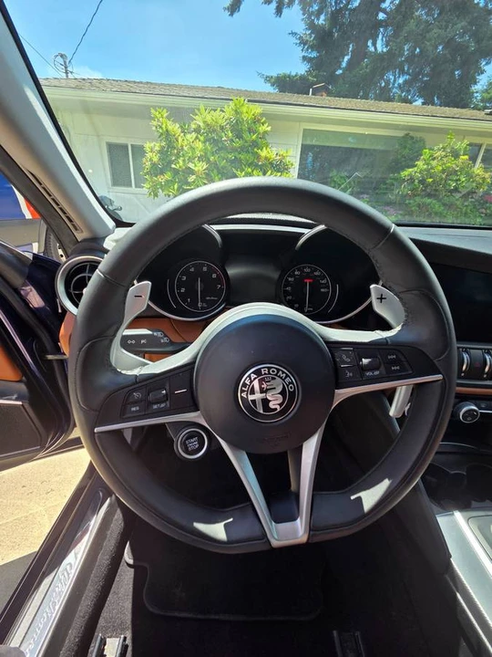 2017 Alfa Romeo Giulia - Image 9 of 19