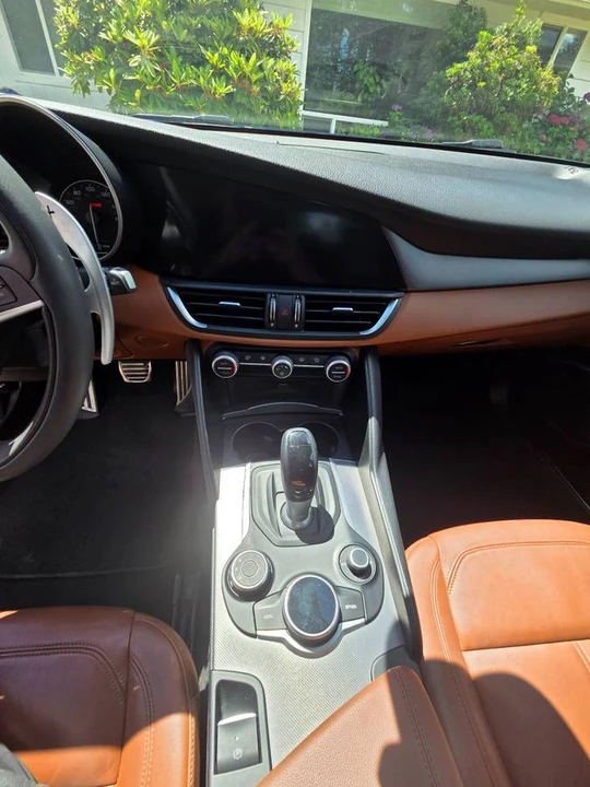 2017 Alfa Romeo Giulia - Image 13 of 19
