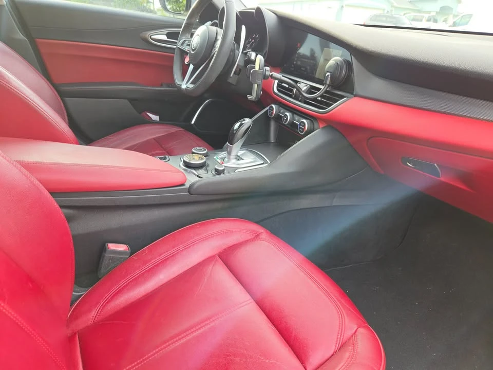 2017 Alfa Romeo Giulia - Image 9 of 12