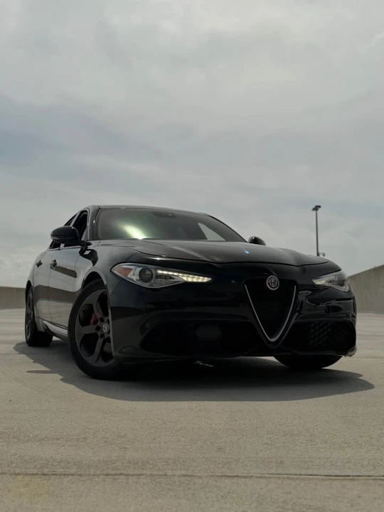 2017 Alfa Romeo Giulia - Image 11 of 12