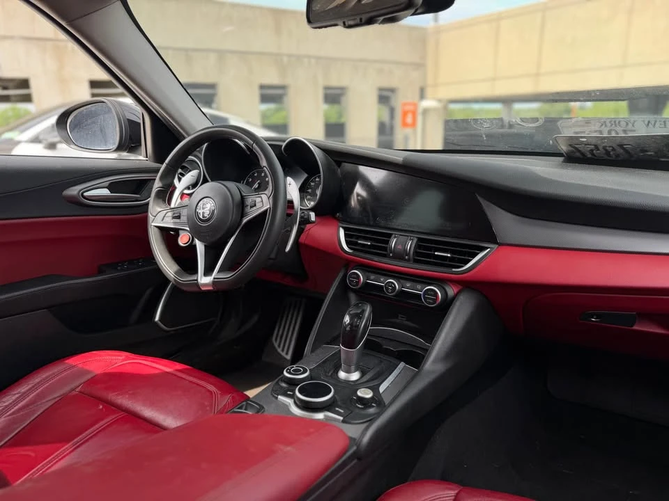 2017 Alfa Romeo Giulia - Image 5 of 12