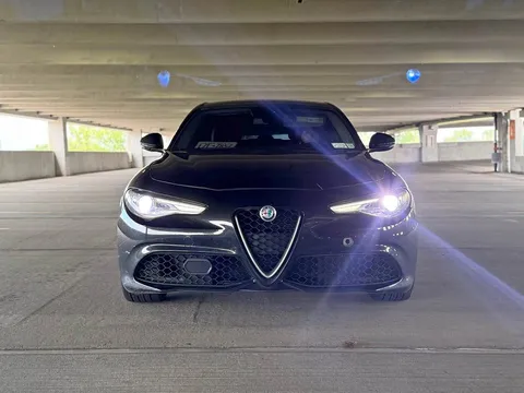 2017 Alfa Romeo Giulia Sport Sedan