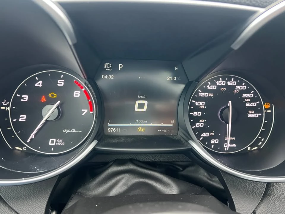 2017 Alfa Romeo Giulia - Image 13 of 20