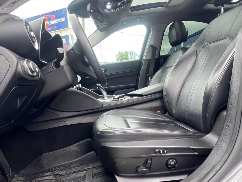 2017 Alfa Romeo Giulia - Image 20 of 20