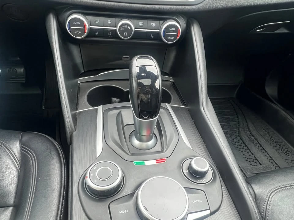 2017 Alfa Romeo Giulia - Image 10 of 20
