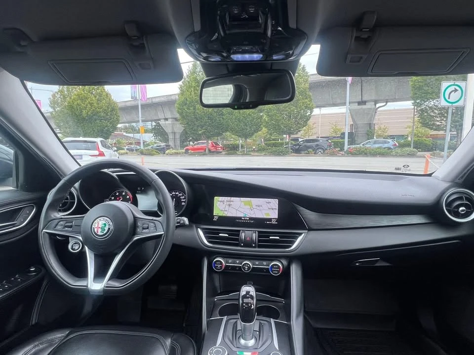 2017 Alfa Romeo Giulia - Image 15 of 20