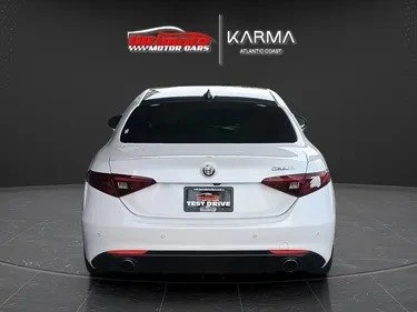 2017 Alfa Romeo Giulia - Image 7 of 10