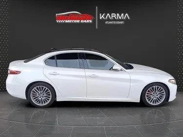 2017 Alfa Romeo Giulia - Image 9 of 10