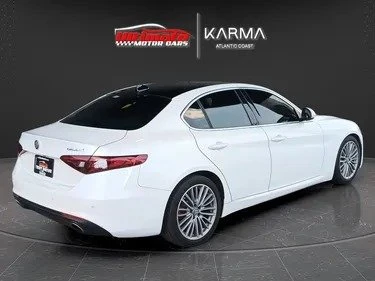 2017 Alfa Romeo Giulia - Image 8 of 10