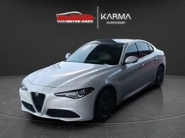 2017 Alfa Romeo Giulia - Image 4 of 10