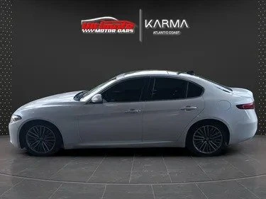 2017 Alfa Romeo Giulia - Image 5 of 10