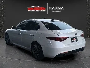 2017 Alfa Romeo Giulia - Image 6 of 10