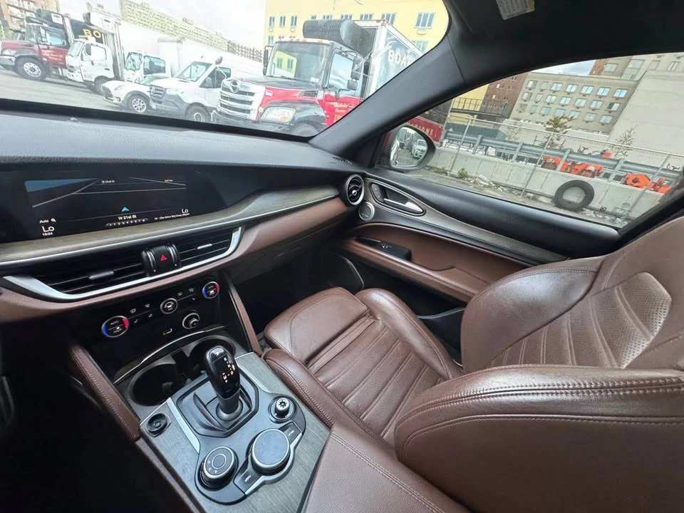 2017 Alfa Romeo Stelvio - Image 9 of 14