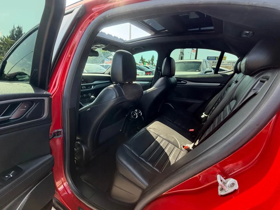 2017 Alfa Romeo Stelvio - Image 6 of 8