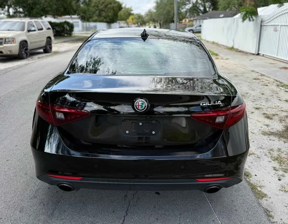 2017 Alfa Romeo - Image 11 of 14