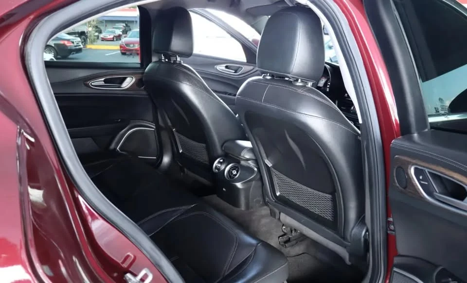 2017 Alfa Romeo Giulia - Image 4 of 4