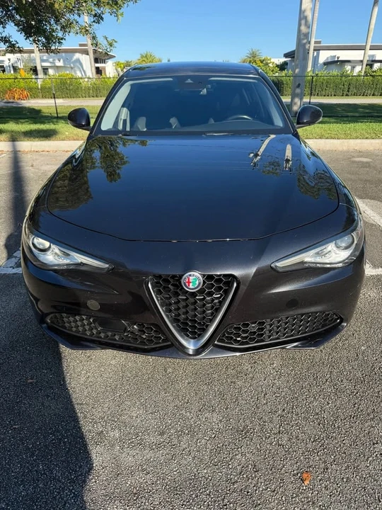 2017 Alfa Romeo Giulia - Image 17 of 20