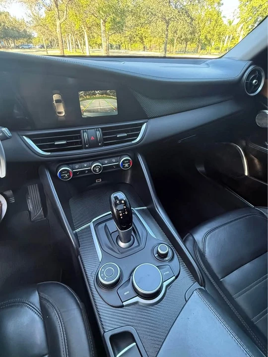 2017 Alfa Romeo Giulia - Image 13 of 20