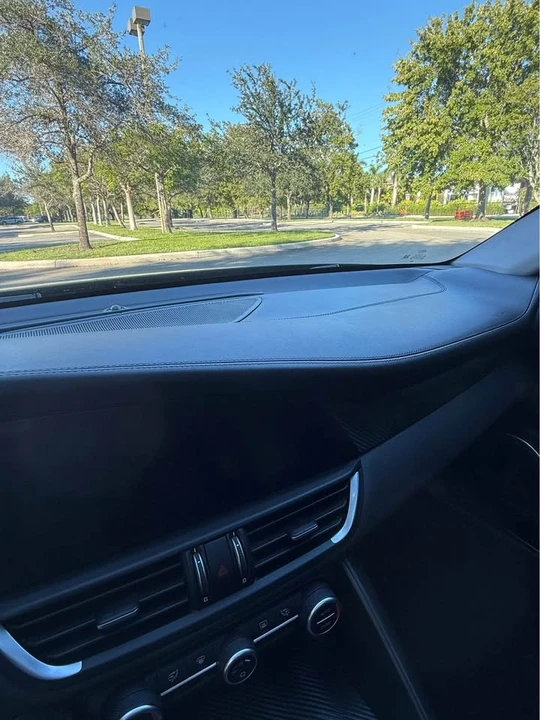 2017 Alfa Romeo Giulia - Image 14 of 20