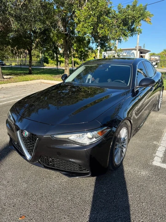 2017 Alfa Romeo Giulia - Image 19 of 20