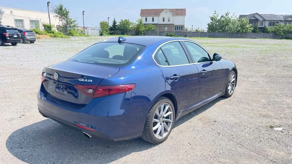 2017 Alfa Romeo Giulia - Image 5 of 11