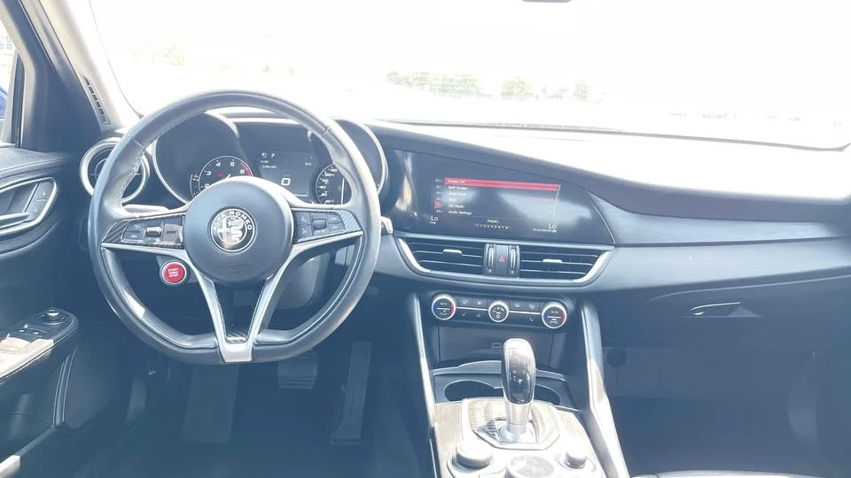 2017 Alfa Romeo Giulia - Image 10 of 11