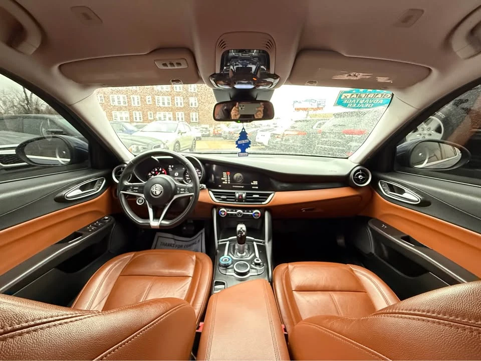 2017 Alfa Romeo Giulia - Image 16 of 18