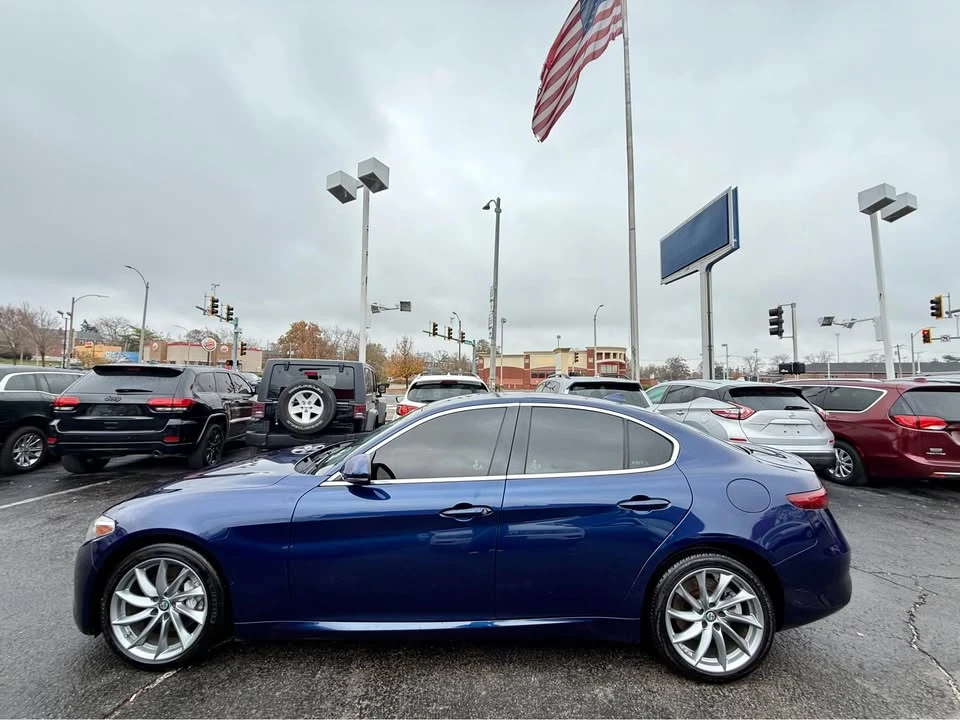 2017 Alfa Romeo Giulia - Image 5 of 18