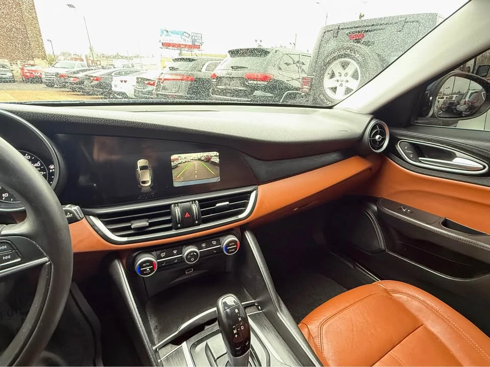 2017 Alfa Romeo Giulia - Image 11 of 18