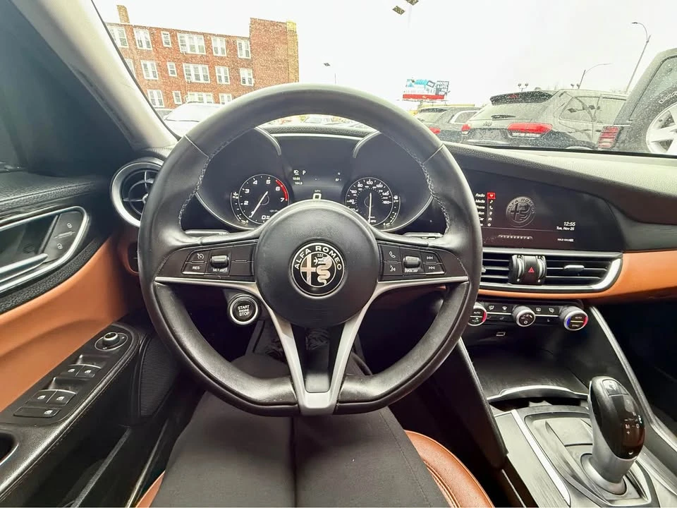 2017 Alfa Romeo Giulia - Image 9 of 18