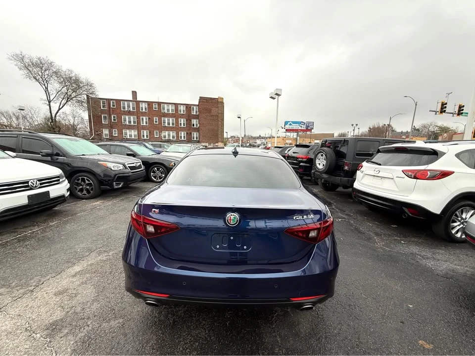 2017 Alfa Romeo Giulia - Image 7 of 18