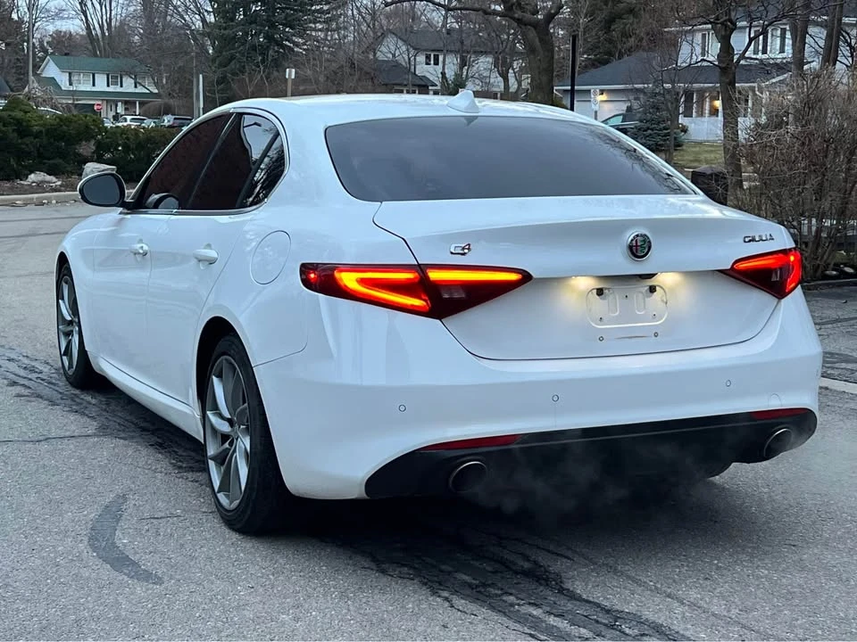 2017 Alfa Romeo Giulia - Image 5 of 8