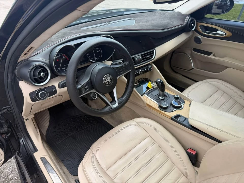 2017 Alfa Romeo Giulia - Image 11 of 12