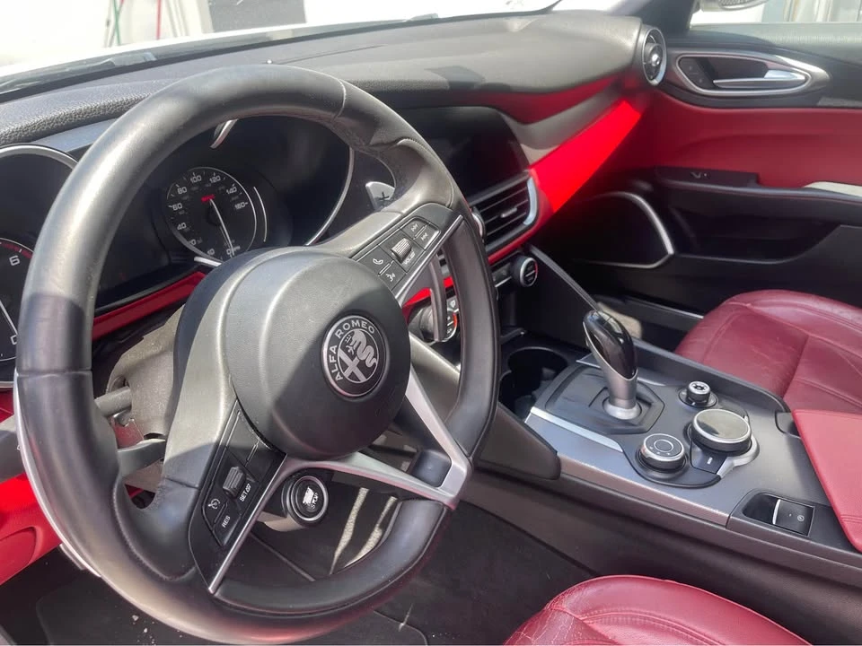 2017 Alfa Romeo Giulia - Image 5 of 6