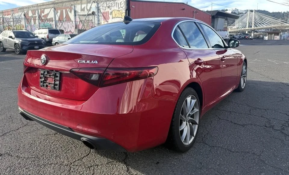 2017 Alfa Romeo Giulia - Image 4 of 11