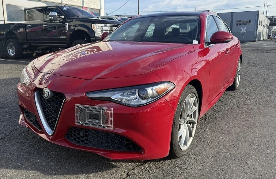 2017 Alfa Romeo Giulia - Image 5 of 11