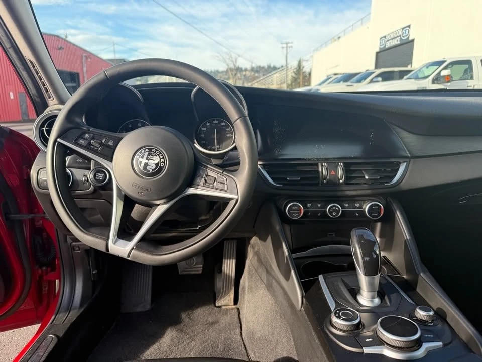 2017 Alfa Romeo Giulia - Image 9 of 11
