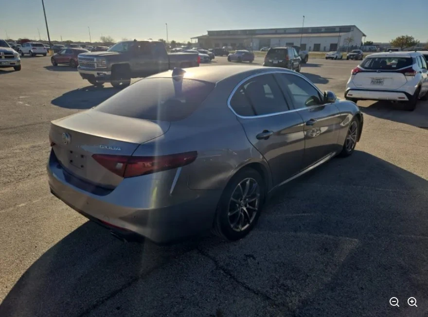 2017 Alfa Romeo Giulia - Image 2 of 7